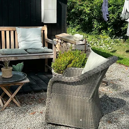 別荘 With Soul, Charm And Pastel Colours *