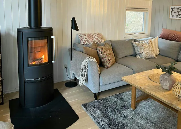 Dom wakacyjny With Soul, Charm And Pastel Colours Bøtø By